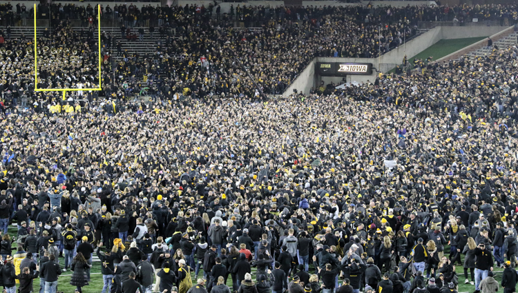 kinnick-stadium kinnick-stadium
