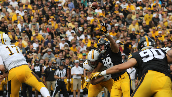 anthony-nelson-iowa-football