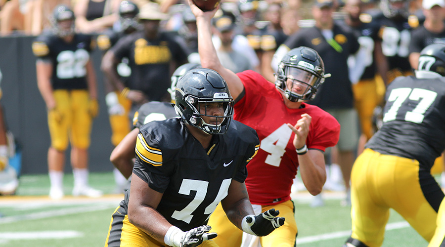 tristan-wirfs-iowa-football
