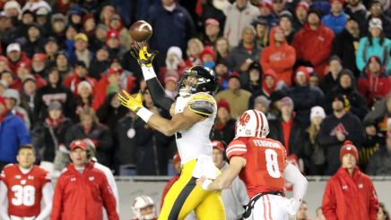 noah-fant-iowa-football