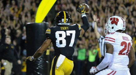 noah-fant-iowa-football