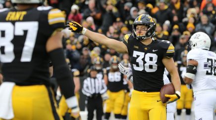 tj-hockenson-iowa-football