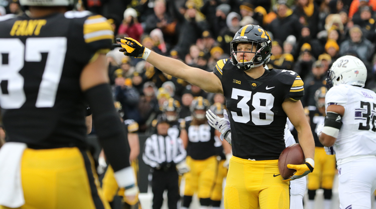 tj-hockenson-iowa-football tj-hockenson-iowa-football