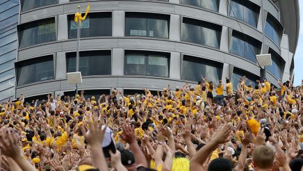 The-Wave-Iowa-Football