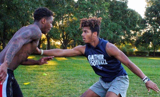 Jordan-Oladokun-Iowa-Football