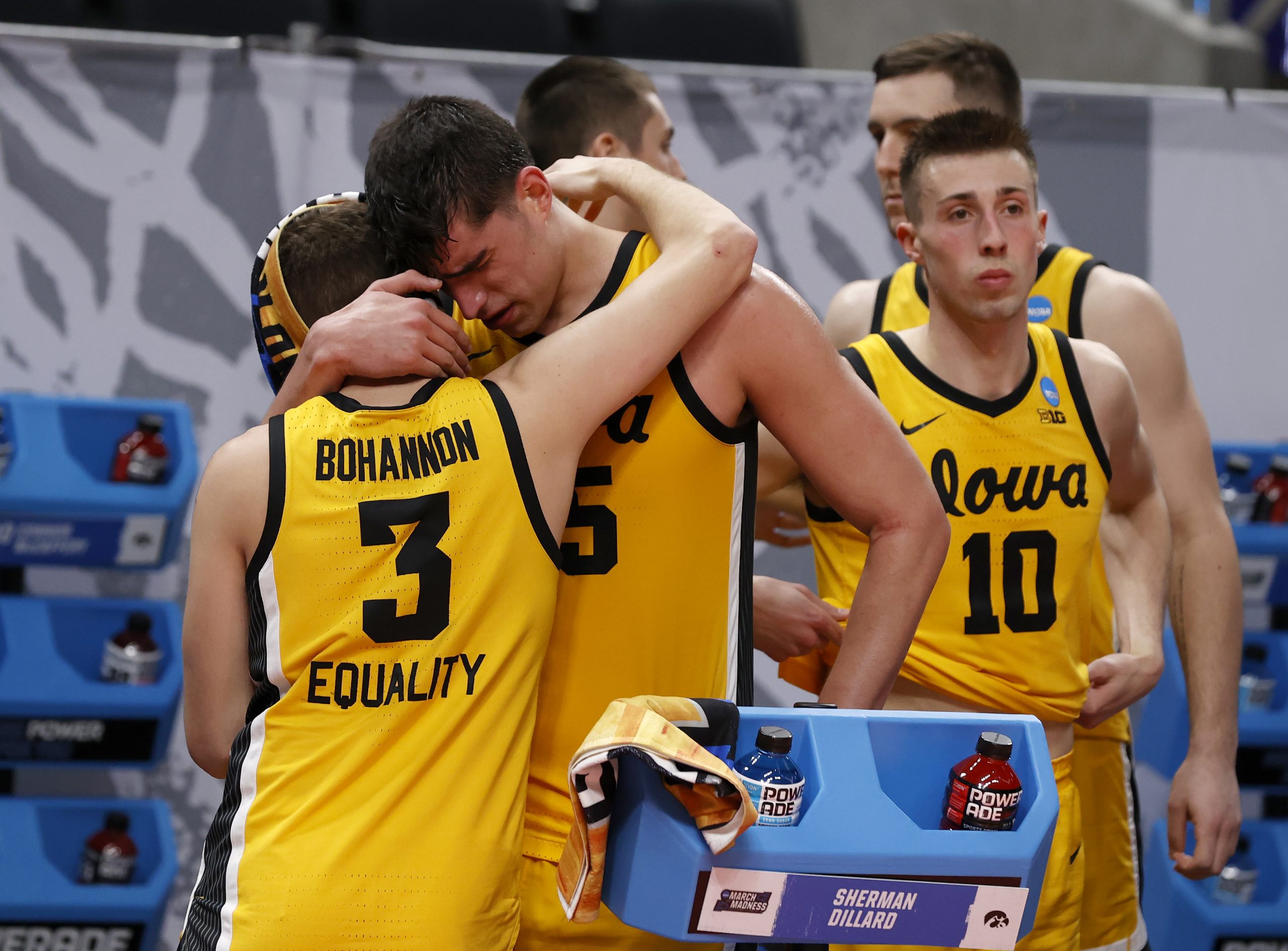 luka-garza-jordan-bohannon