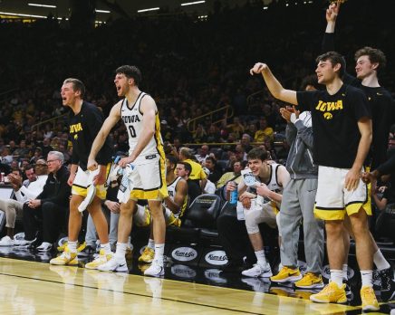 men bb bench celebration