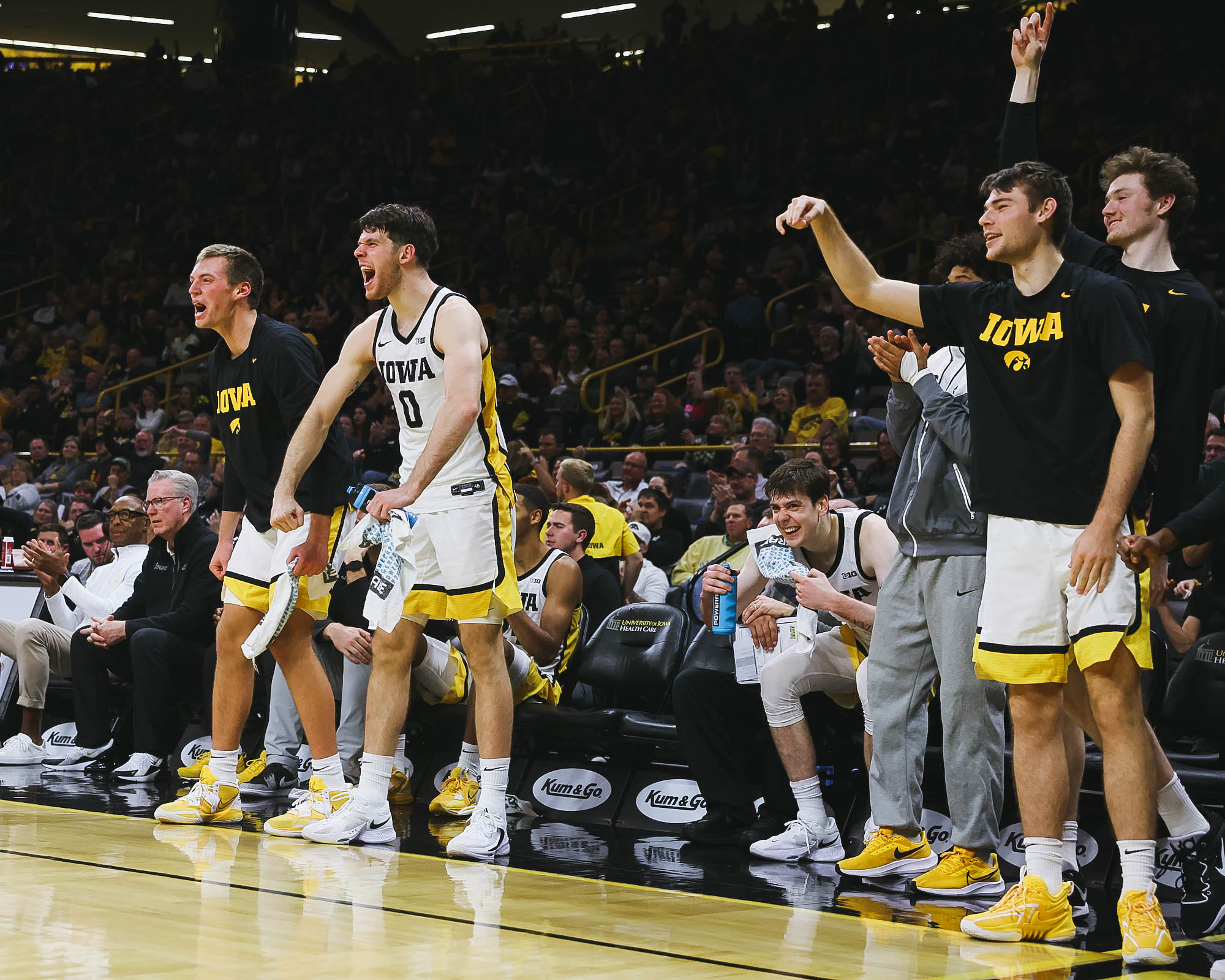 men bb bench celebration