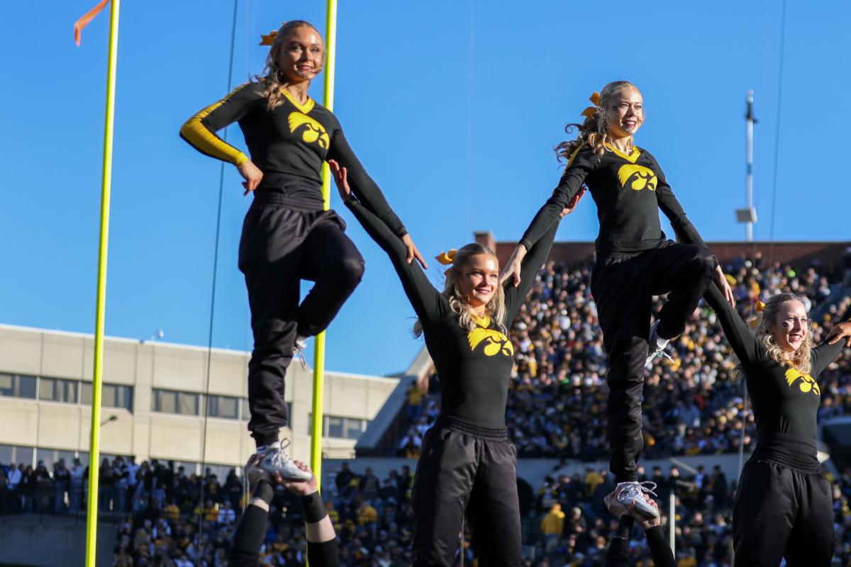 Iowa Cheerleaders 